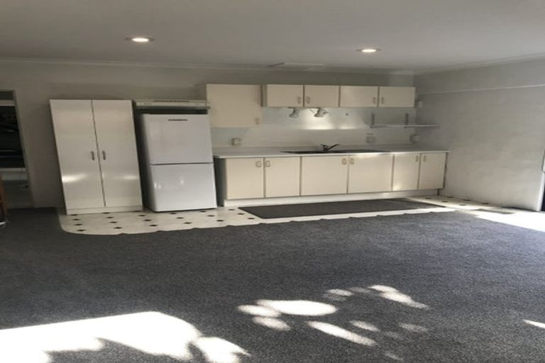 Photo of property in 6 Ferntree Terrace, West Harbour, Auckland, 0618
