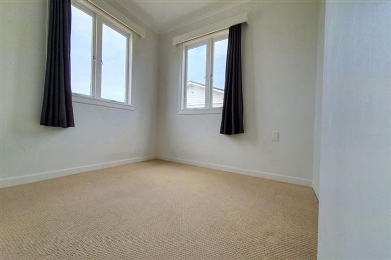 Photo of property in 2/232 East Coast Road, Forrest Hill, Auckland, 0620