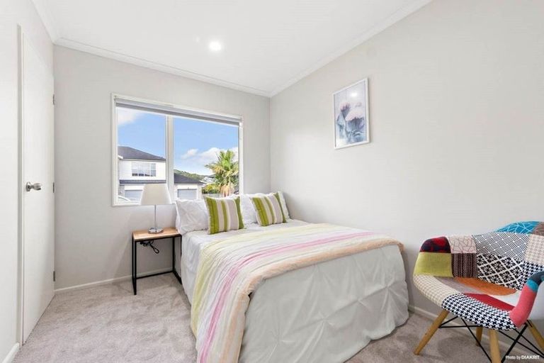 Photo of property in 22 Seresin Crescent, Flat Bush, Auckland, 2016