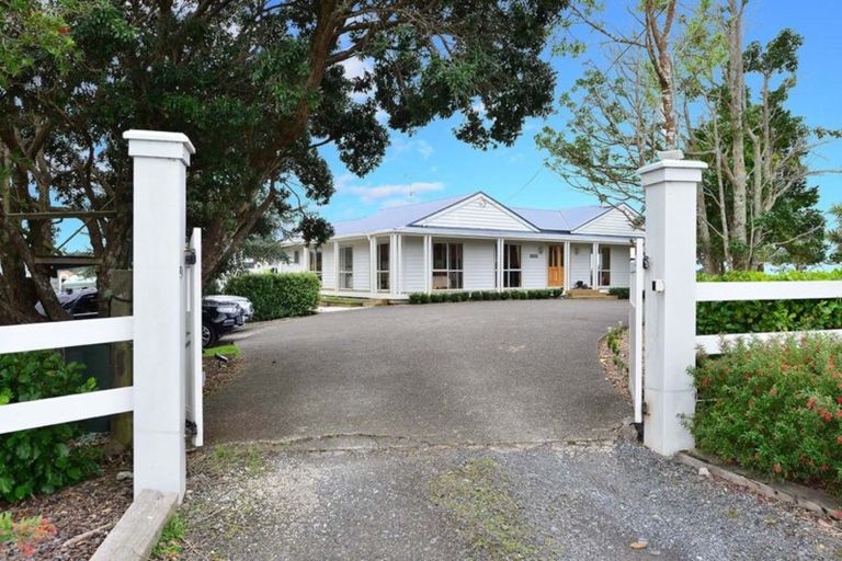 Photo of property in 118 Upper Orewa Road, Wainui, Silverdale, 0992