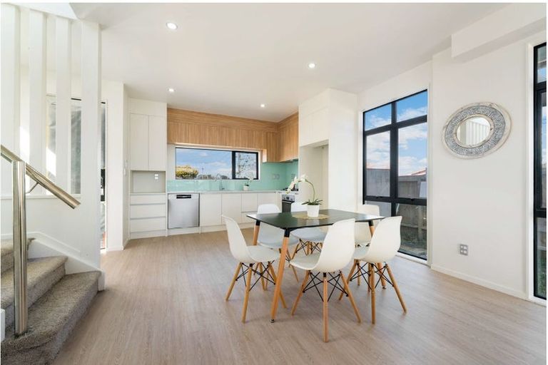 Photo of property in 14b York Road, Papatoetoe, Auckland, 2104