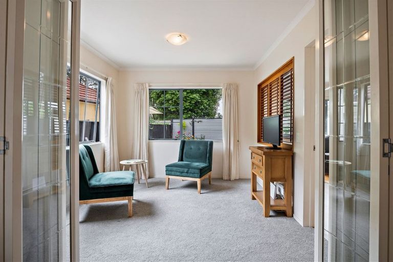 Photo of property in 31 Oakwood Grove, Eastern Beach, Auckland, 2012