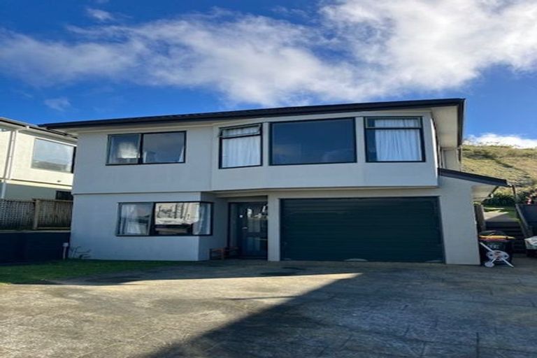 Photo of property in 2 Meadowcroft Grove, Johnsonville, Wellington, 6037