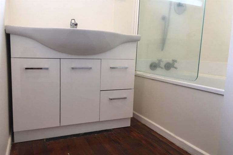 Photo of property in 20 Blease Street, New Lynn, Auckland, 0600