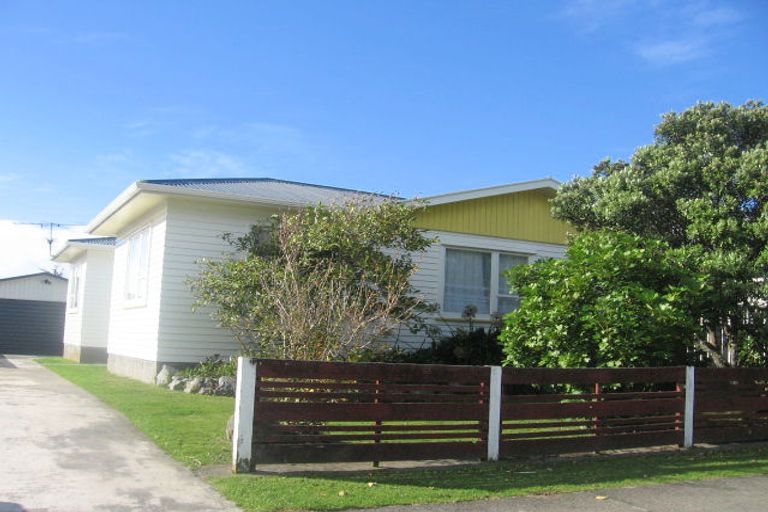 Photo of property in 3 Gillies Place, Ranui, Porirua, 5024