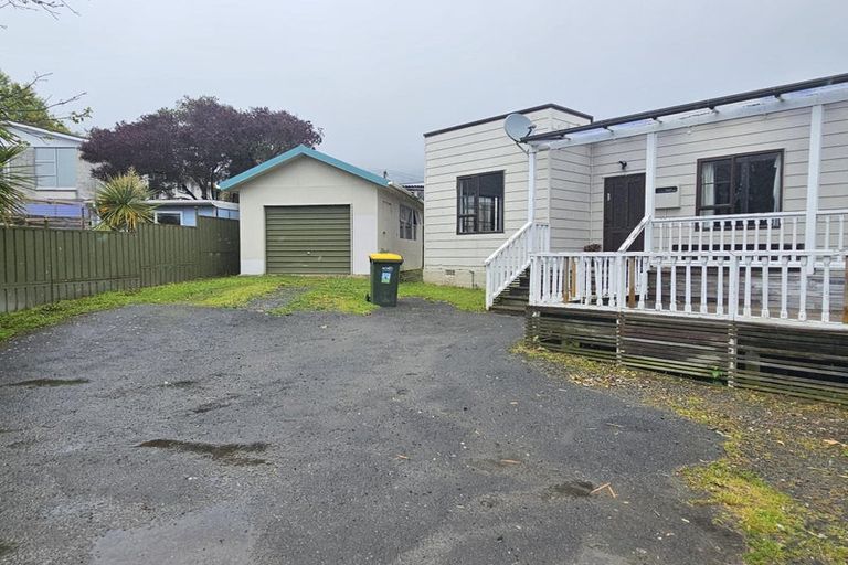 Photo of property in 414 Stokes Valley Road, Stokes Valley, Lower Hutt, 5019