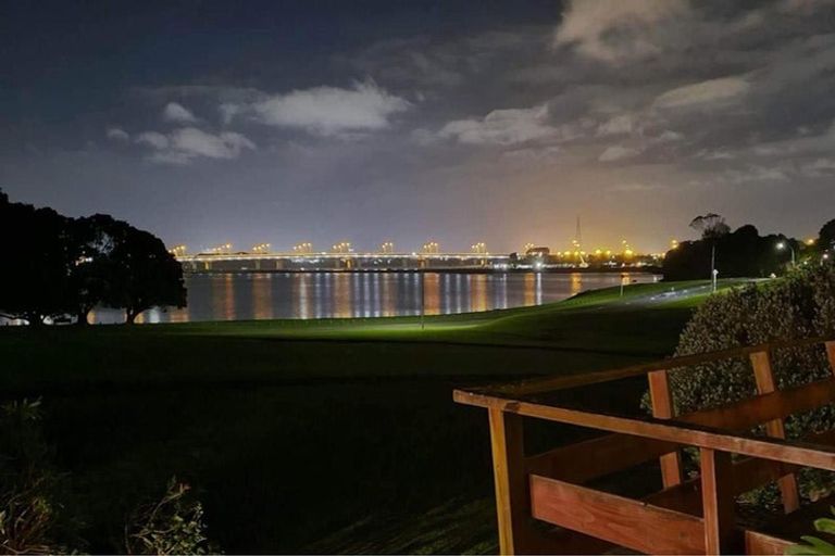 Photo of property in 2 Shortt Avenue, Mangere Bridge, Auckland, 2022