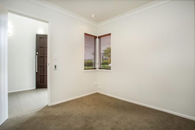 Photo of property in 9 Corsica Way, Karaka, Papakura, 2113