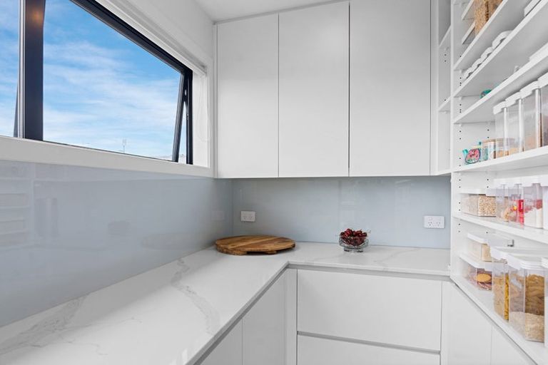 Photo of property in 9 Koiora Lane, Long Bay, Auckland, 0630