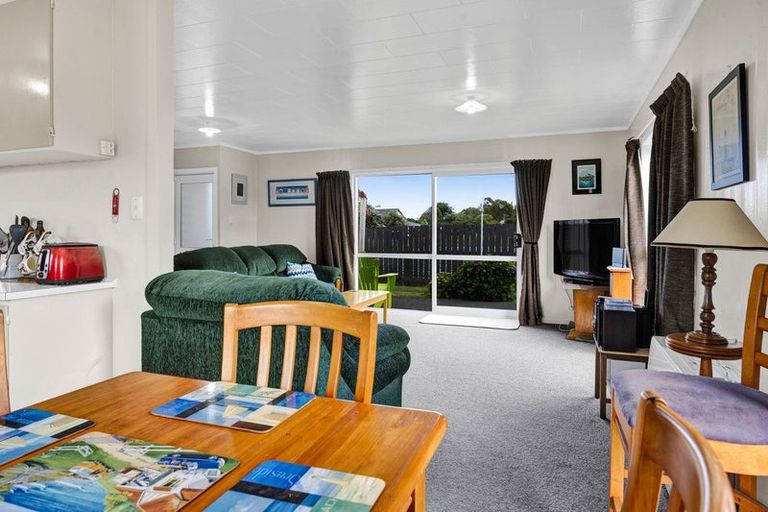 Photo of property in 13 Gibson Place, Patea, 4520