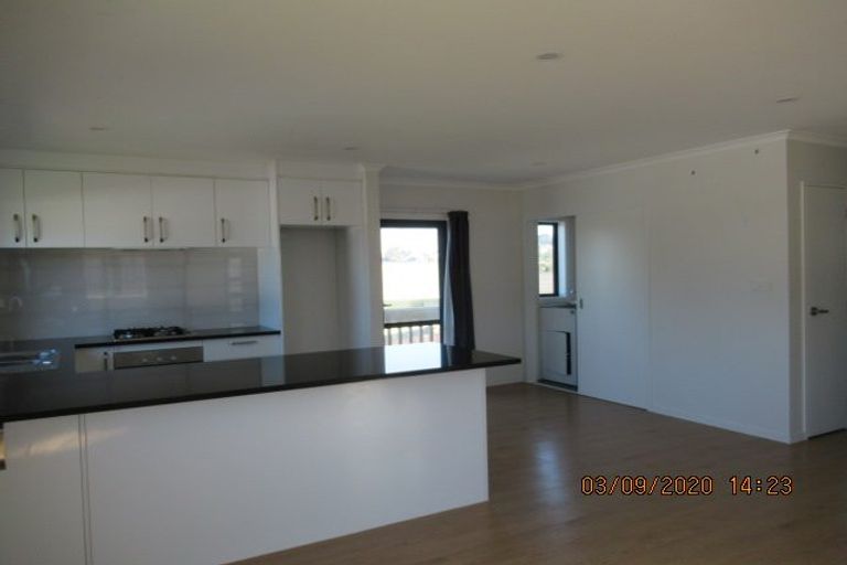 Photo of property in 25 Glenbervie Crescent, Massey, Auckland, 0614