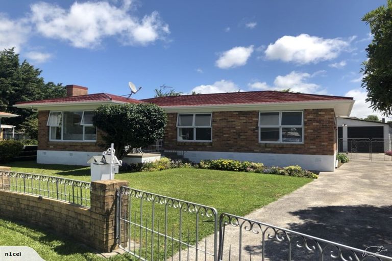 Photo of property in 15 Salas Place, Papakura, 2110