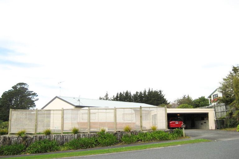 Photo of property in 72 Karina Road, Merrilands, New Plymouth, 4312