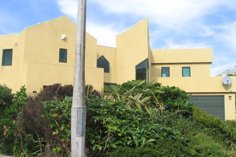 Photo of property in 11 Paratu Way, Strathmore Park, Wellington, 6022