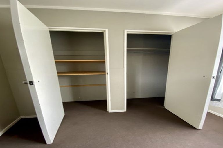 Photo of property in 1 Hill Crescent, Papakura, 2110