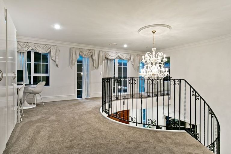 Photo of property in 18 Mansion Court, West Harbour, Auckland, 0618
