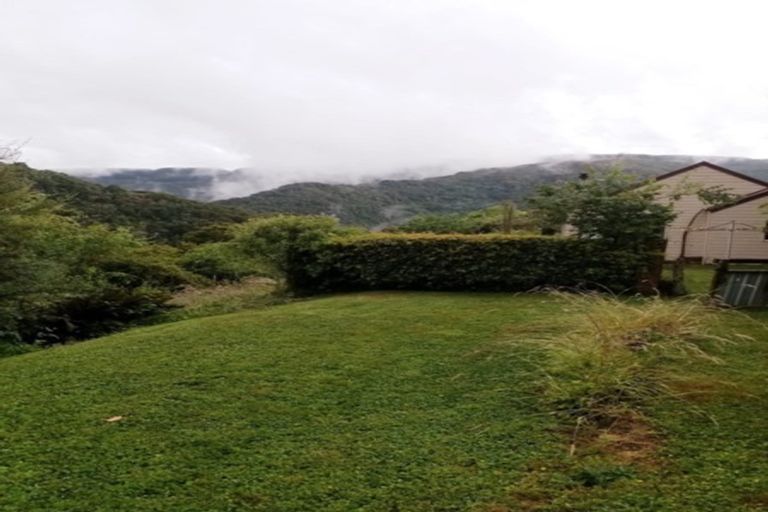 Photo of property in 16 Tui Terrace, Waipori Falls, Outram, 9073