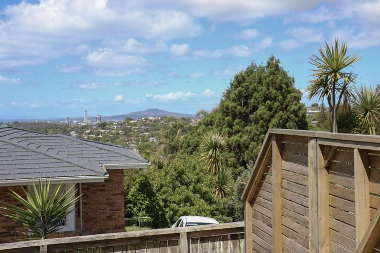 Photo of property in 15 Mcdowell Crescent, Hillcrest, Auckland, 0627