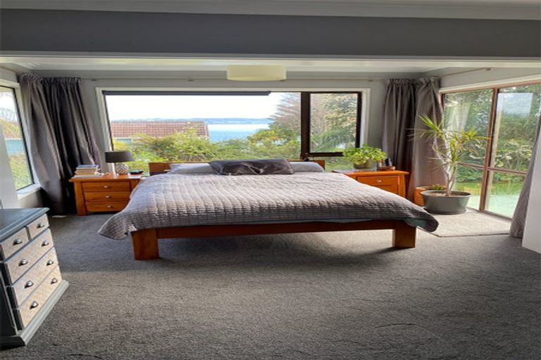 Photo of property in 2 Vista Place, Kawaha Point, Rotorua, 3010