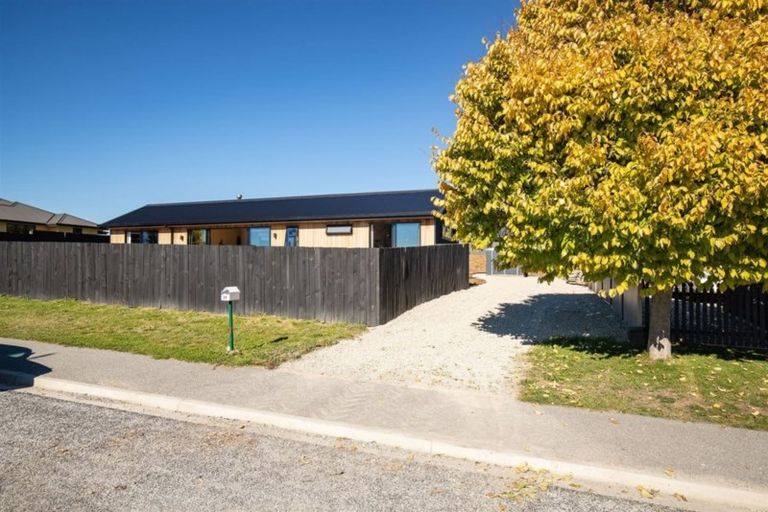 Photo of property in 31 Alice Burn Drive, Luggate, Wanaka, 9383