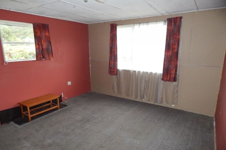 Photo of property in 1 Curtis Street, Hector, 7822