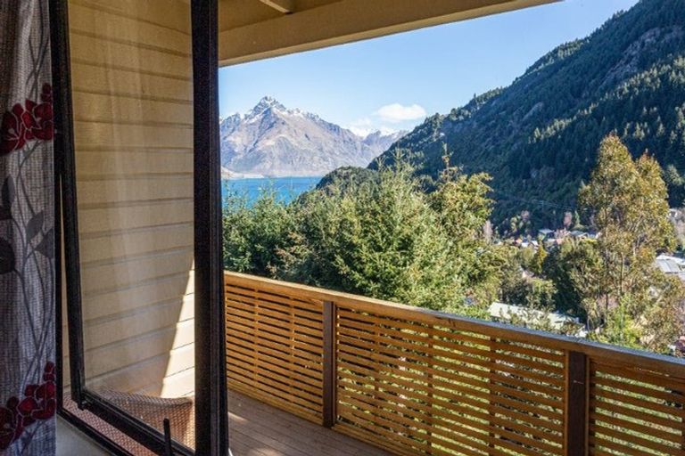 Photo of property in 26 Mackinnon Terrace, Sunshine Bay, Queenstown, 9300