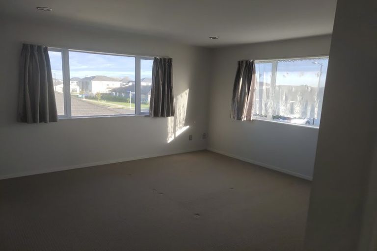 Photo of property in 10 Peerless Avenue, Takanini, 2112