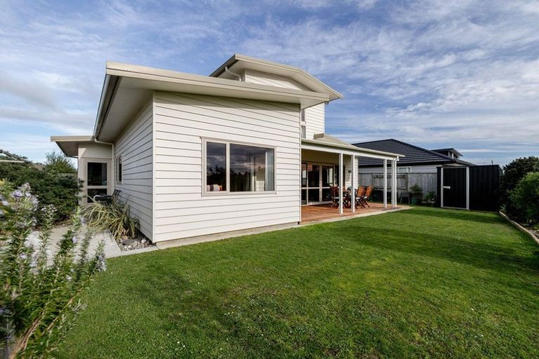 Photo of property in 6 Silkwood Place, Fitzherbert, Palmerston North, 4410