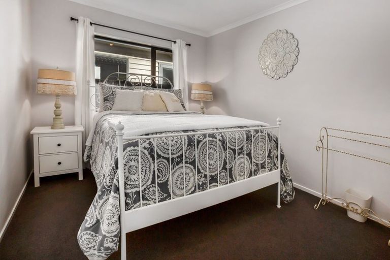 Photo of property in 6 Montego Place, Grenada Village, Wellington, 6037