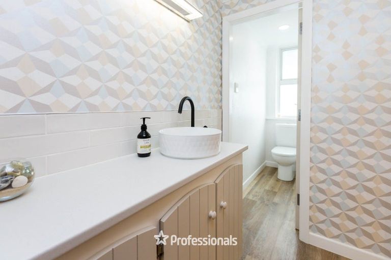 Photo of property in 7b Chatsworth Road, Silverstream, Upper Hutt, 5019