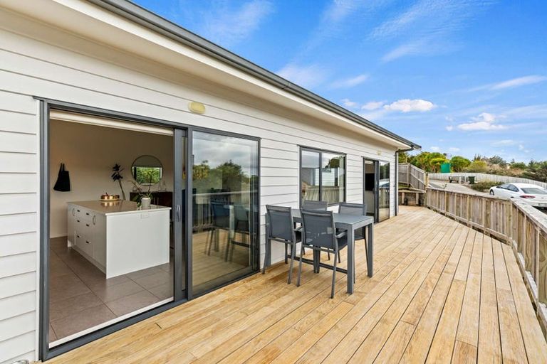 Photo of property in 14 Rauta Way, Helensville, 0800