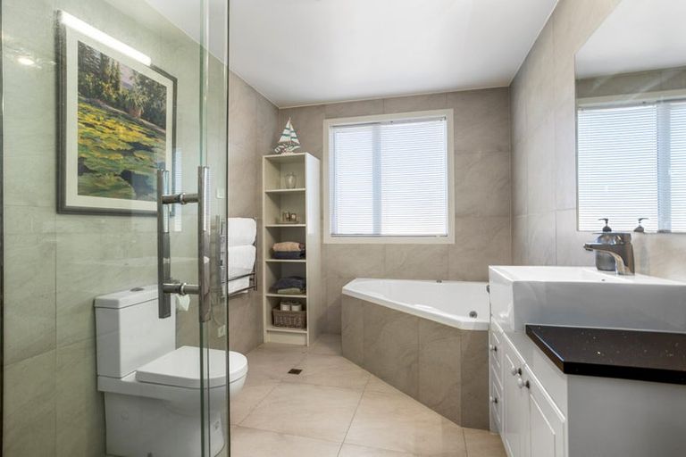 Photo of property in 9 Ballyholey Drive, Flat Bush, Auckland, 2019