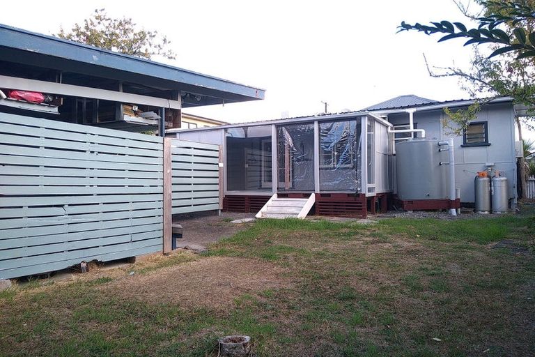 Photo of property in 60 Beach Haven Road, Beach Haven, Auckland, 0626