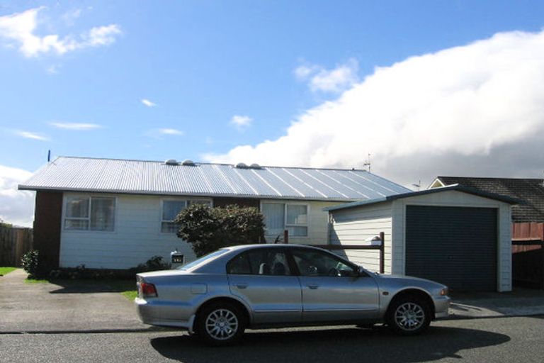 Photo of property in 14a Kingsbridge Place, Newlands, Wellington, 6037