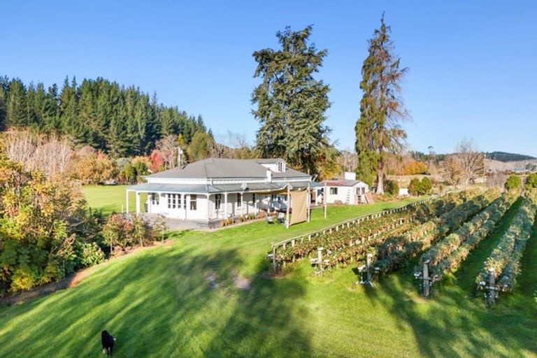 Photo of property in 20 Neudorf Road, Upper Moutere, 7175