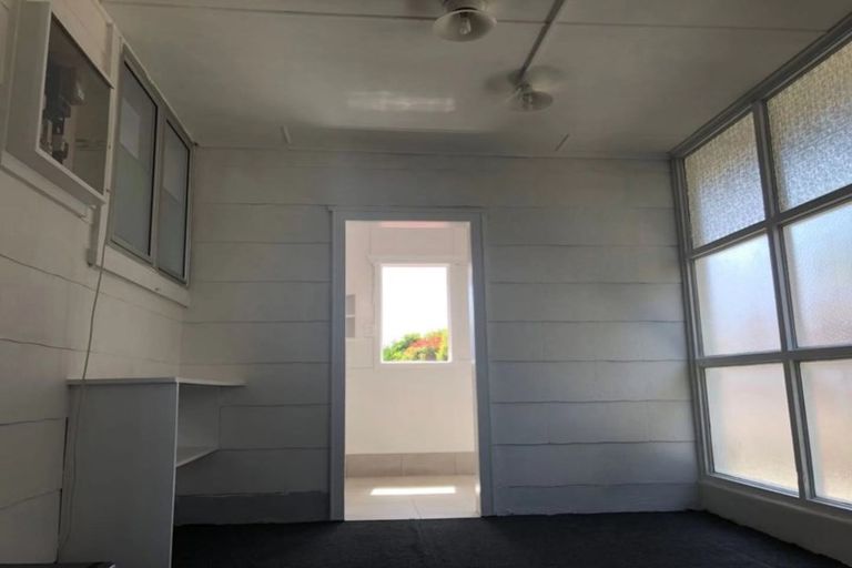 Photo of property in 1/184 Bucklands Beach Road, Bucklands Beach, Auckland, 2012