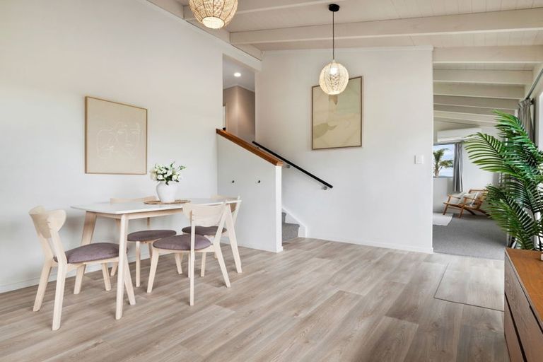 Photo of property in 2/32 Hand Road, Helensville, 0800