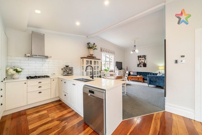 Photo of property in 32 Riddlers Crescent, Petone, Lower Hutt, 5012