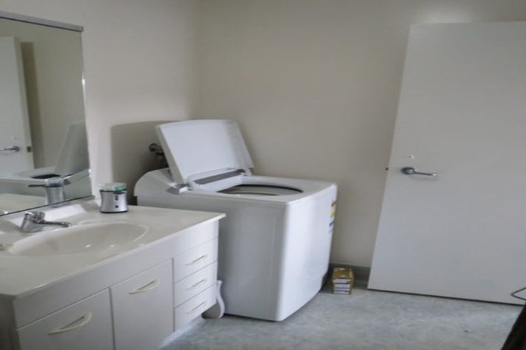 Photo of property in Palm Grove Apartments, 16/13d Palm Grove, Berhampore, Wellington, 6023