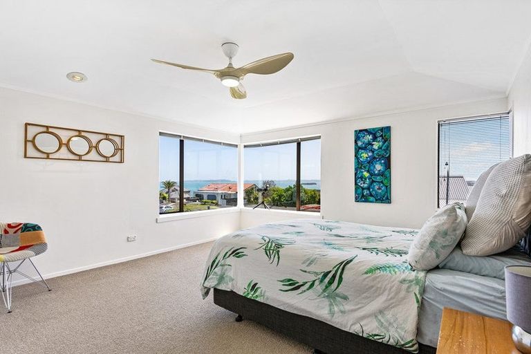 Photo of property in 8 Pounamu Place, Shelly Park, Auckland, 2014