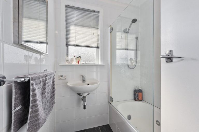 Photo of property in 41 Totara Park Road, Clouston Park, Upper Hutt, 5018