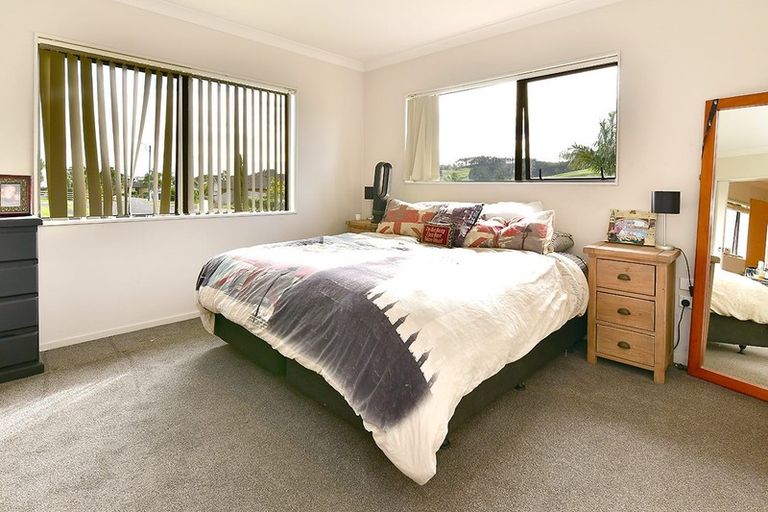 Photo of property in 1 Empressa Heights, Helensville, 0800