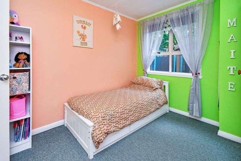 Photo of property in 8b Waimana Road, Conifer Grove, Takanini, 2112