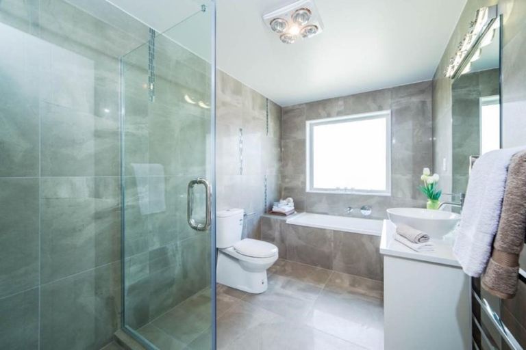 Photo of property in 22 Syd Grant Crescent, Orewa, 0931