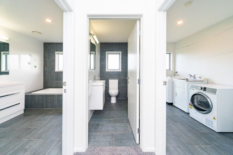 Photo of property in 74 Polson Hill Drive, Aokautere, Palmerston North, 4471