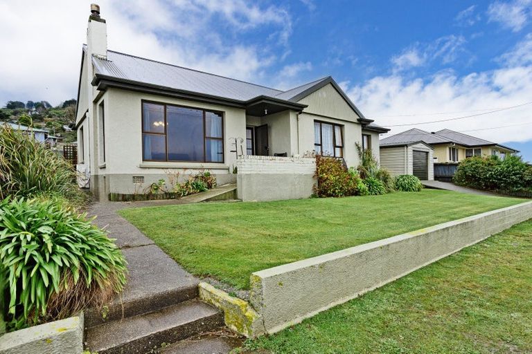 Photo of property in 180 Marine Parade, Bluff, 9814