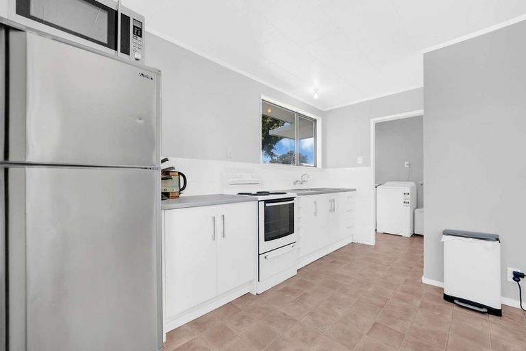 Photo of property in 2/4 Calvert Street, Papakura, 2110