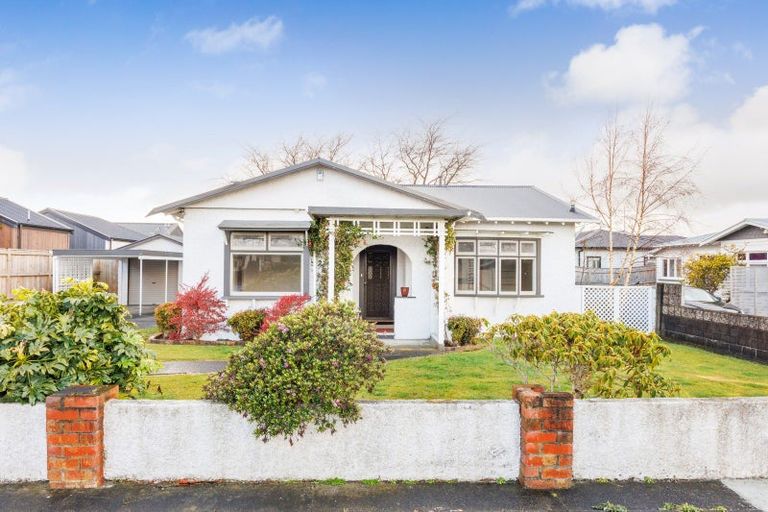 Photo of property in 19 Brightwater Terrace, Terrace End, Palmerston North, 4410