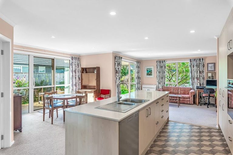 Photo of property in 82 Waipunahau Road, Waikanae, 5036