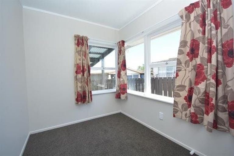 Photo of property in 55 Plumley Crescent, Mangere, Auckland, 2022